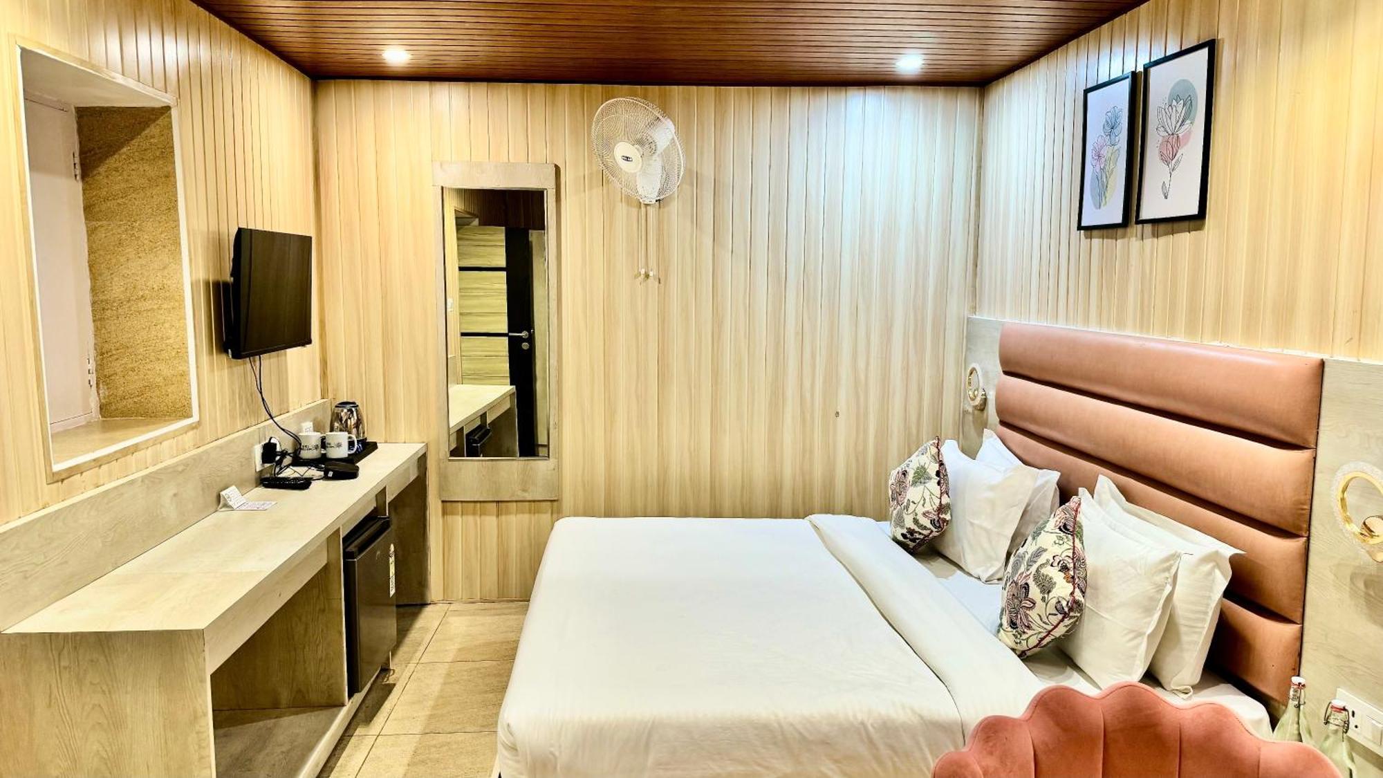 Hotel Pride Inn - 800 Mts From Mall Road ムスーリー エクステリア 写真