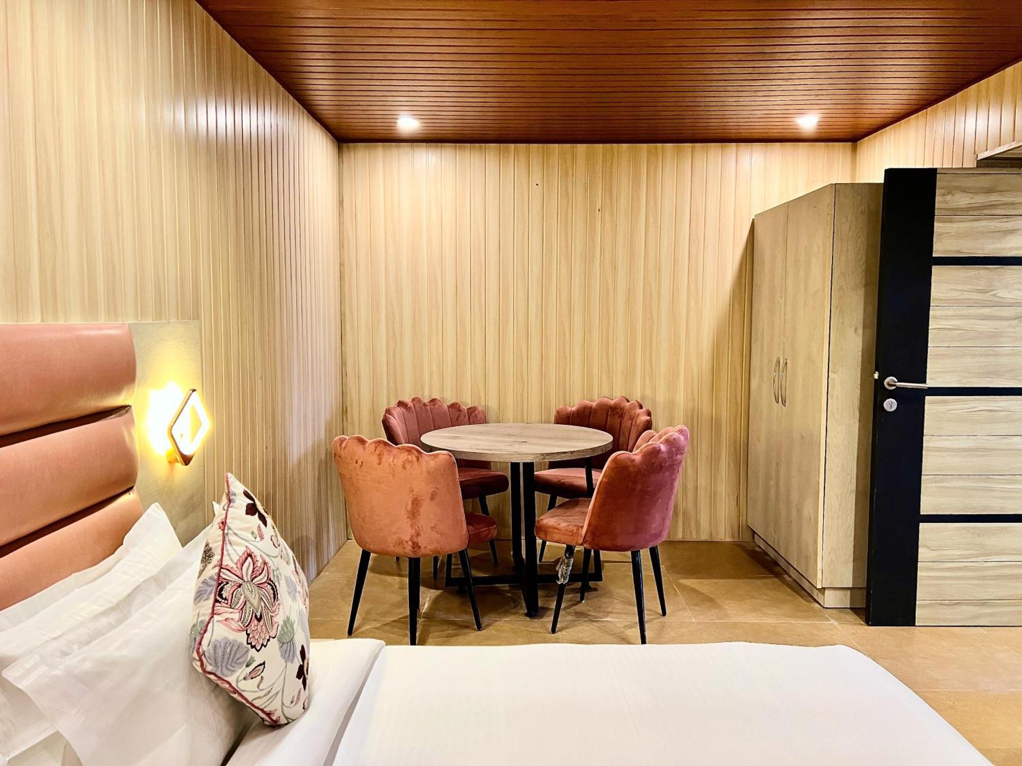 Hotel Pride Inn - 800 Mts From Mall Road ムスーリー エクステリア 写真