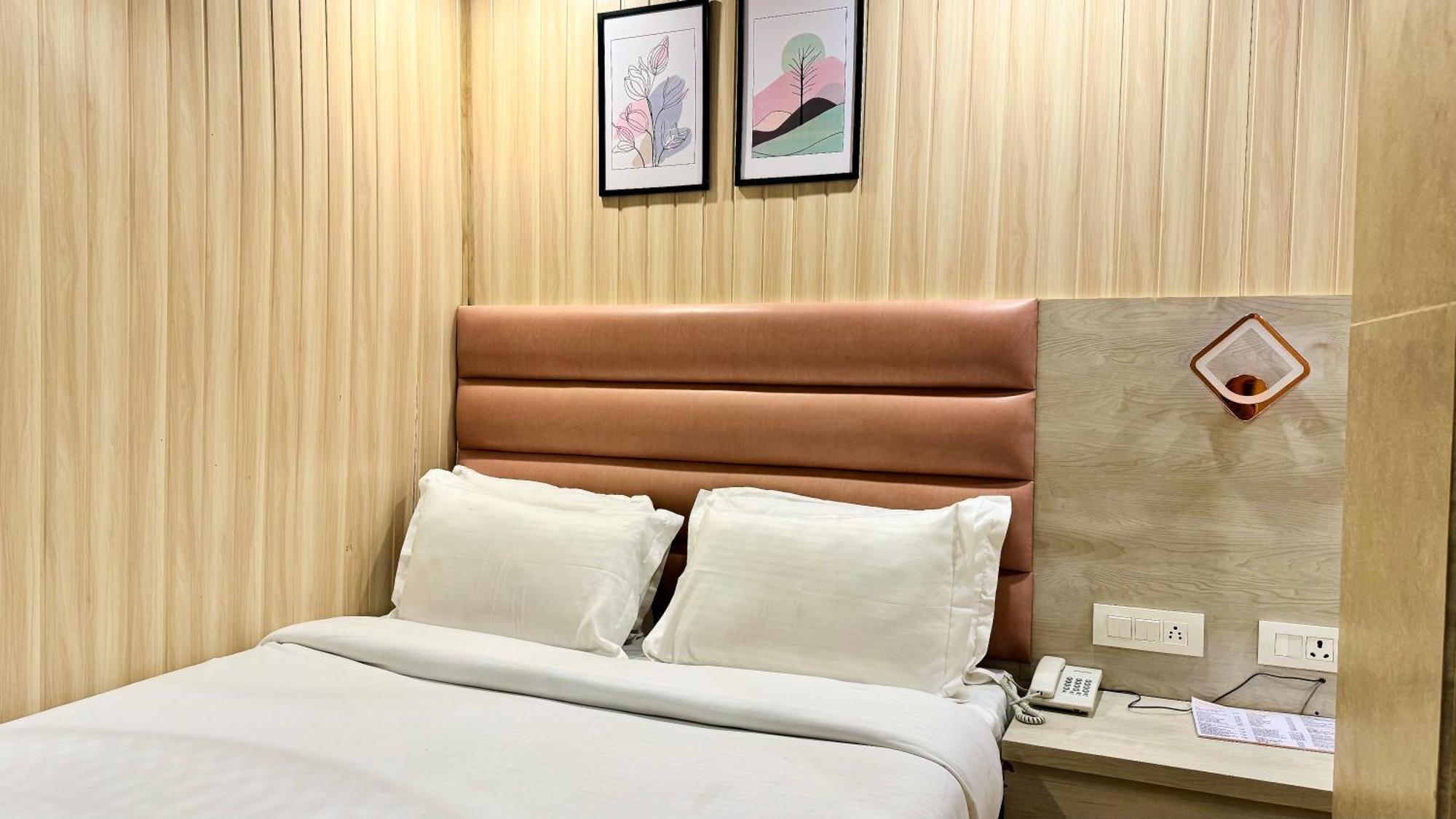 Hotel Pride Inn - 800 Mts From Mall Road ムスーリー エクステリア 写真