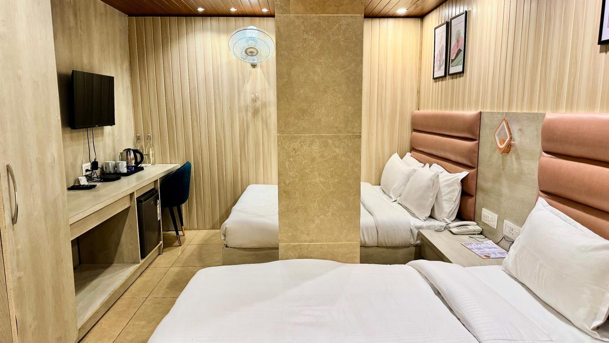 Hotel Pride Inn - 800 Mts From Mall Road ムスーリー エクステリア 写真