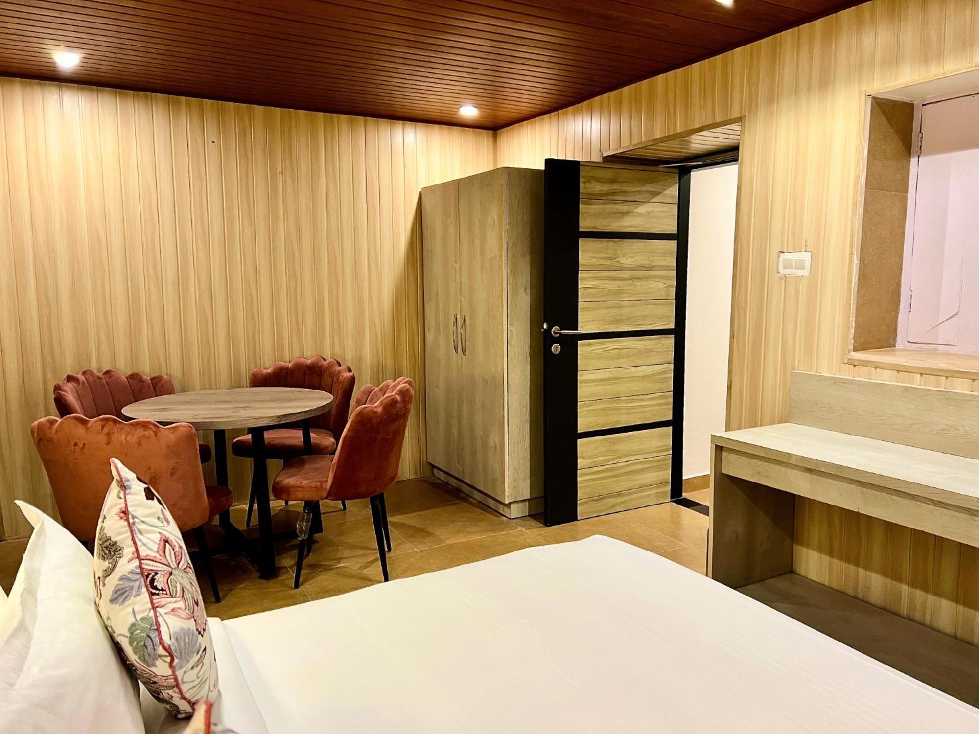 Hotel Pride Inn - 800 Mts From Mall Road ムスーリー エクステリア 写真