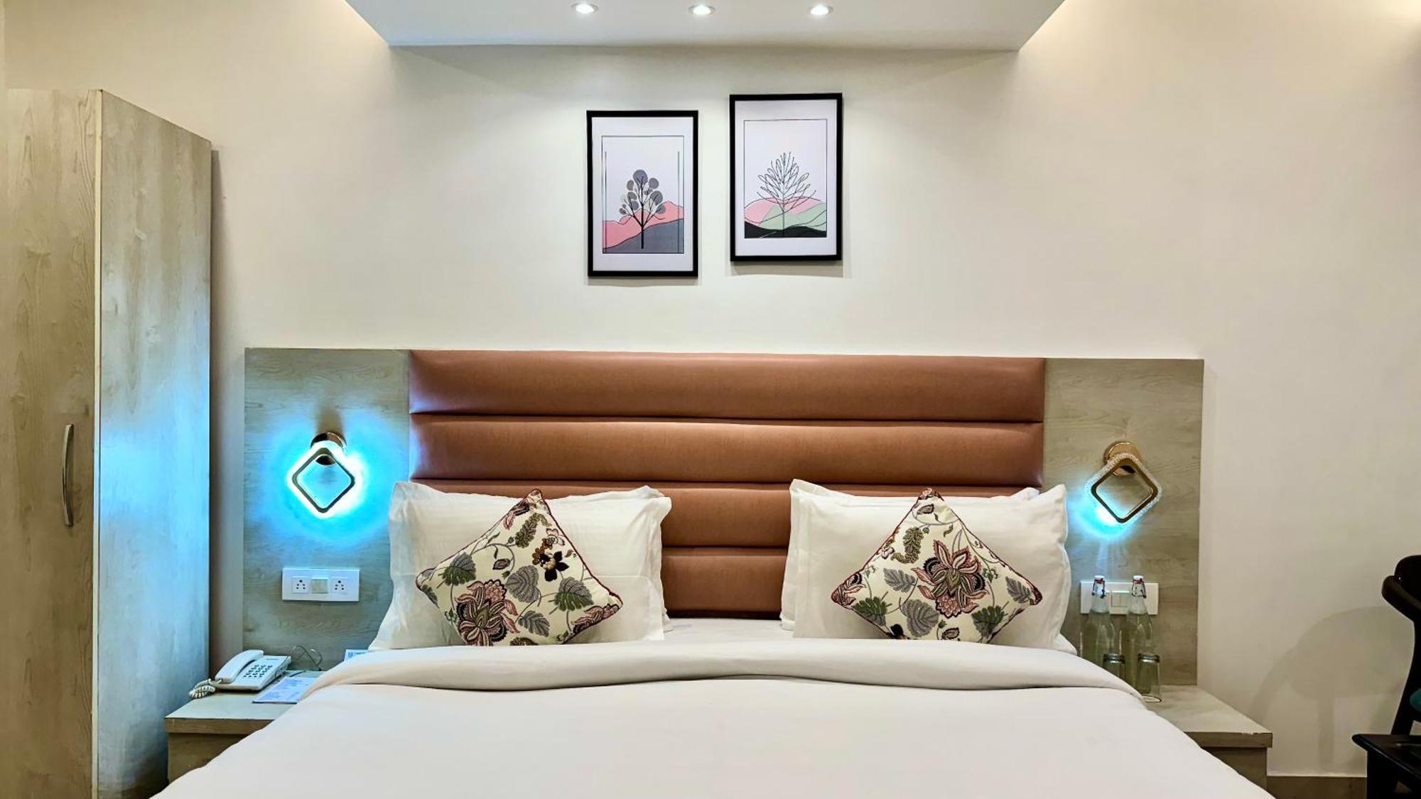 Hotel Pride Inn - 800 Mts From Mall Road ムスーリー エクステリア 写真