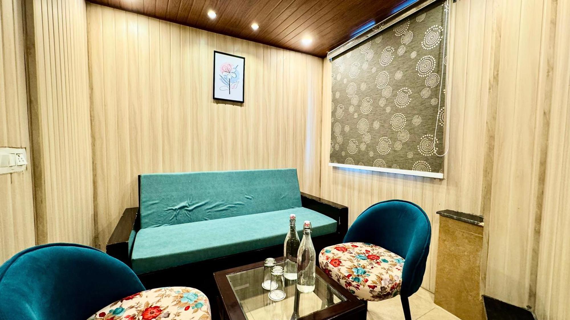 Hotel Pride Inn - 800 Mts From Mall Road ムスーリー エクステリア 写真