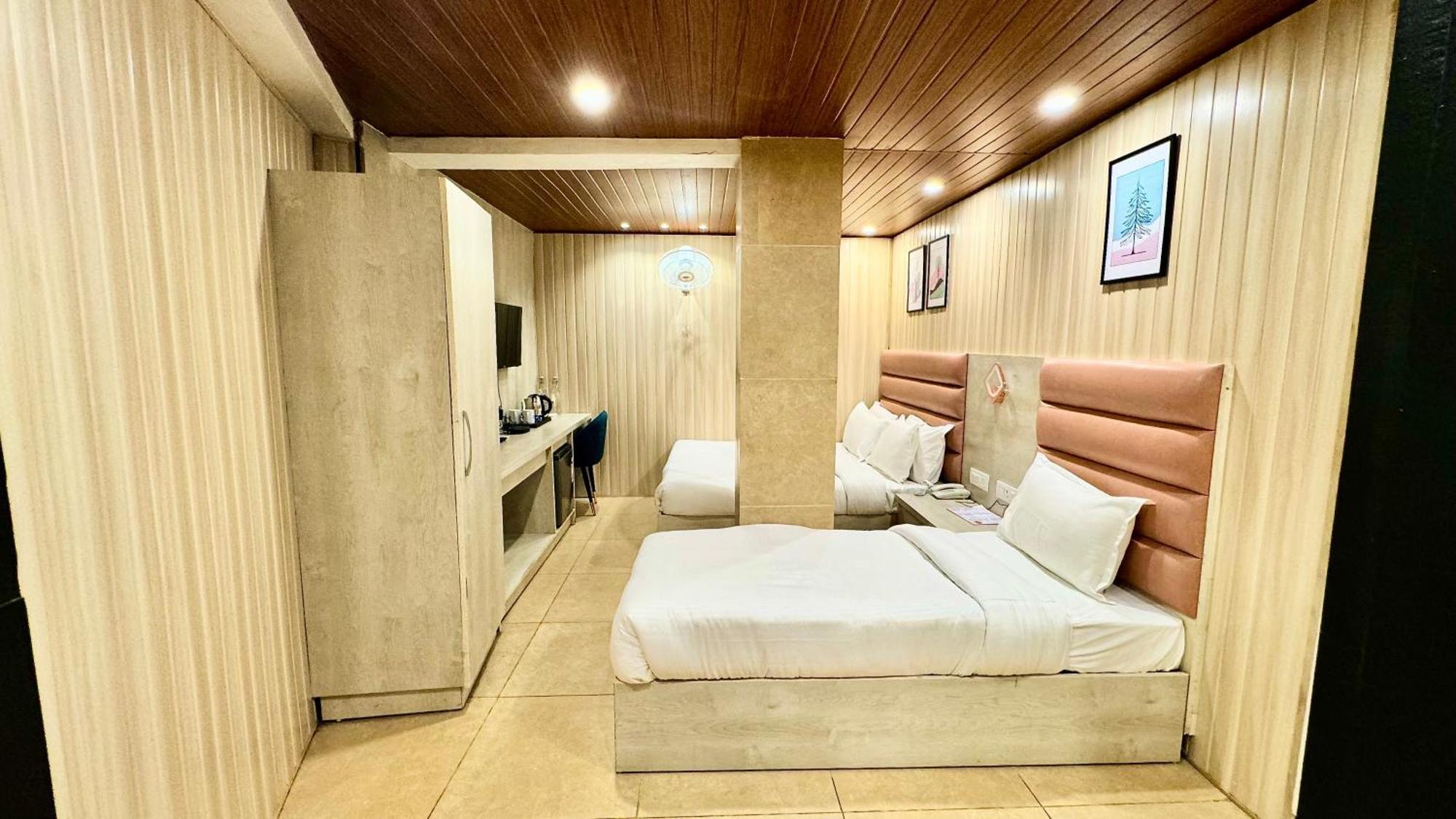 Hotel Pride Inn - 800 Mts From Mall Road ムスーリー エクステリア 写真