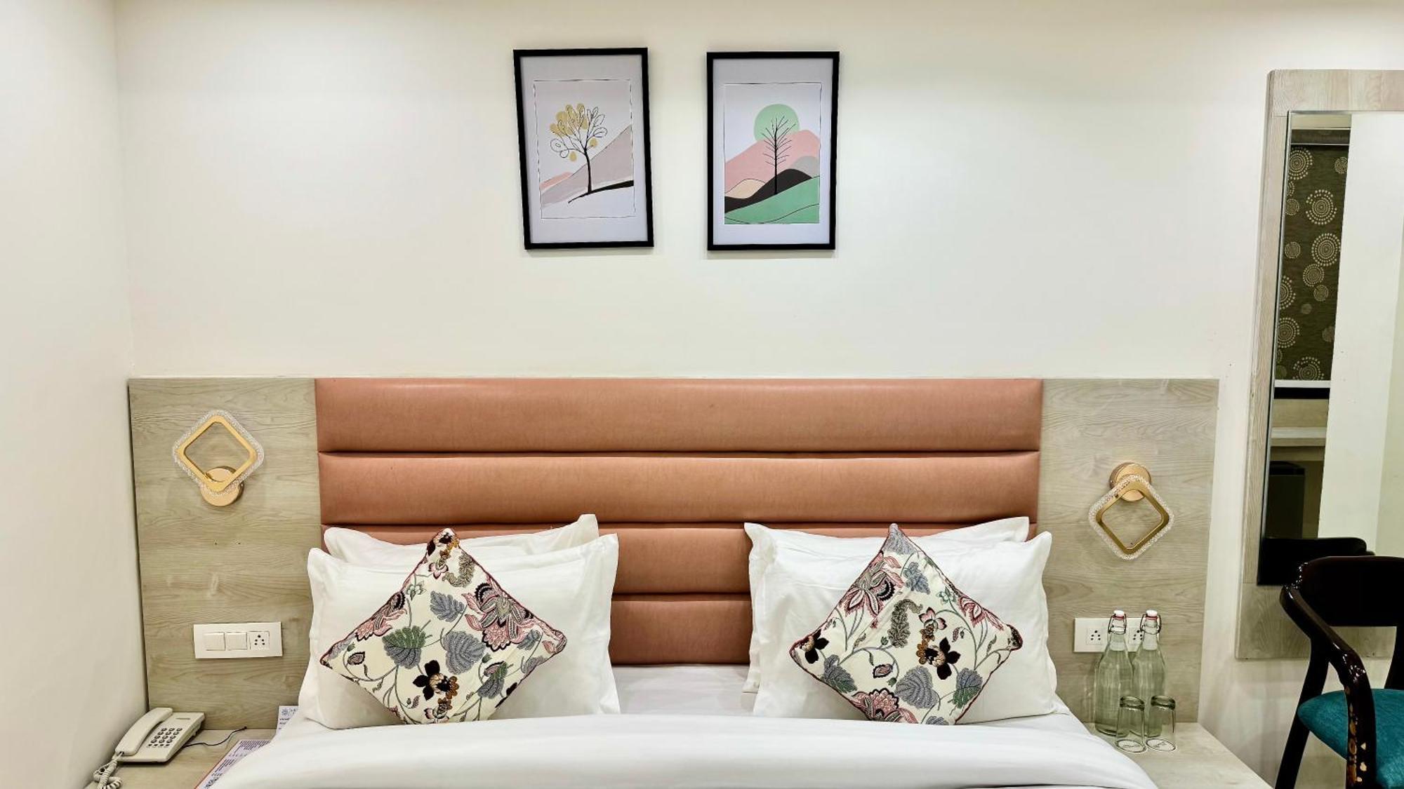 Hotel Pride Inn - 800 Mts From Mall Road ムスーリー エクステリア 写真